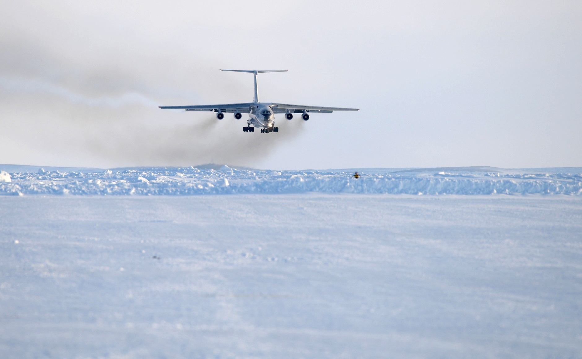 An Ilyushin Il-76 heavy cargo aircraft