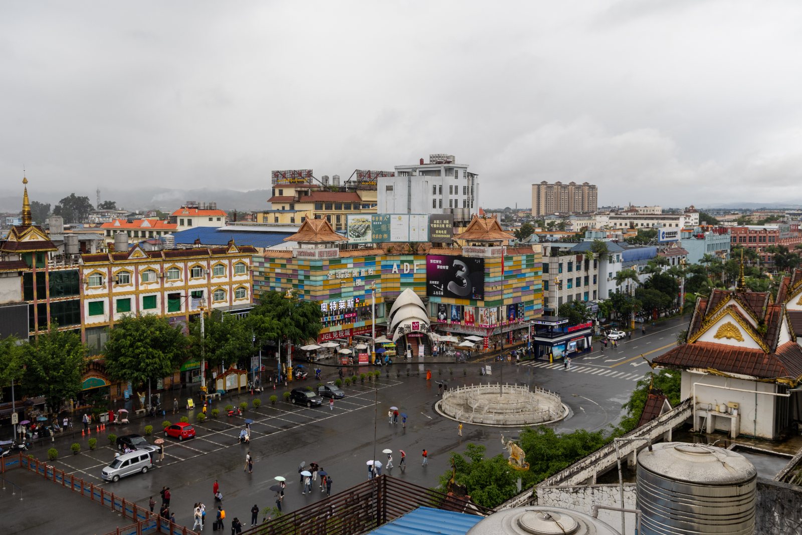 The Ruili border crossing in Yunnan